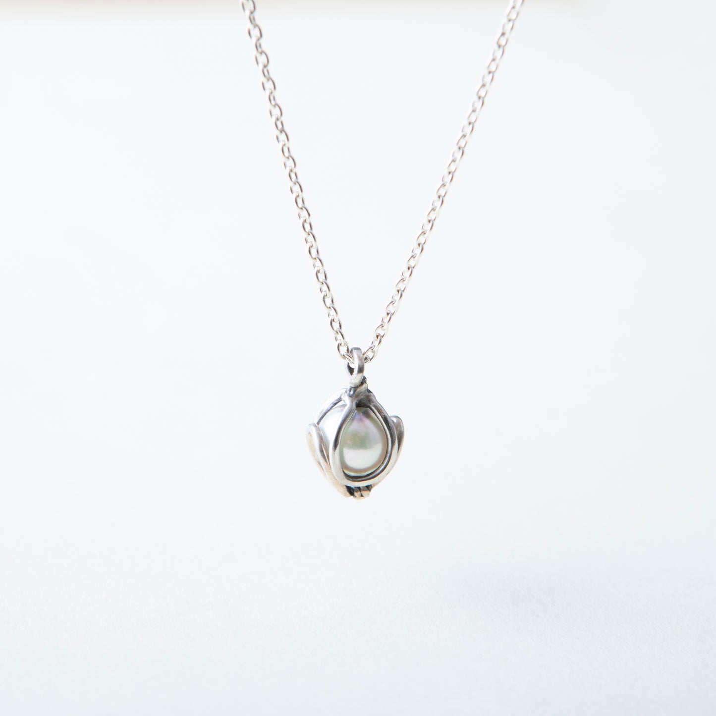 "Pearl in Ribbon" - Necklace