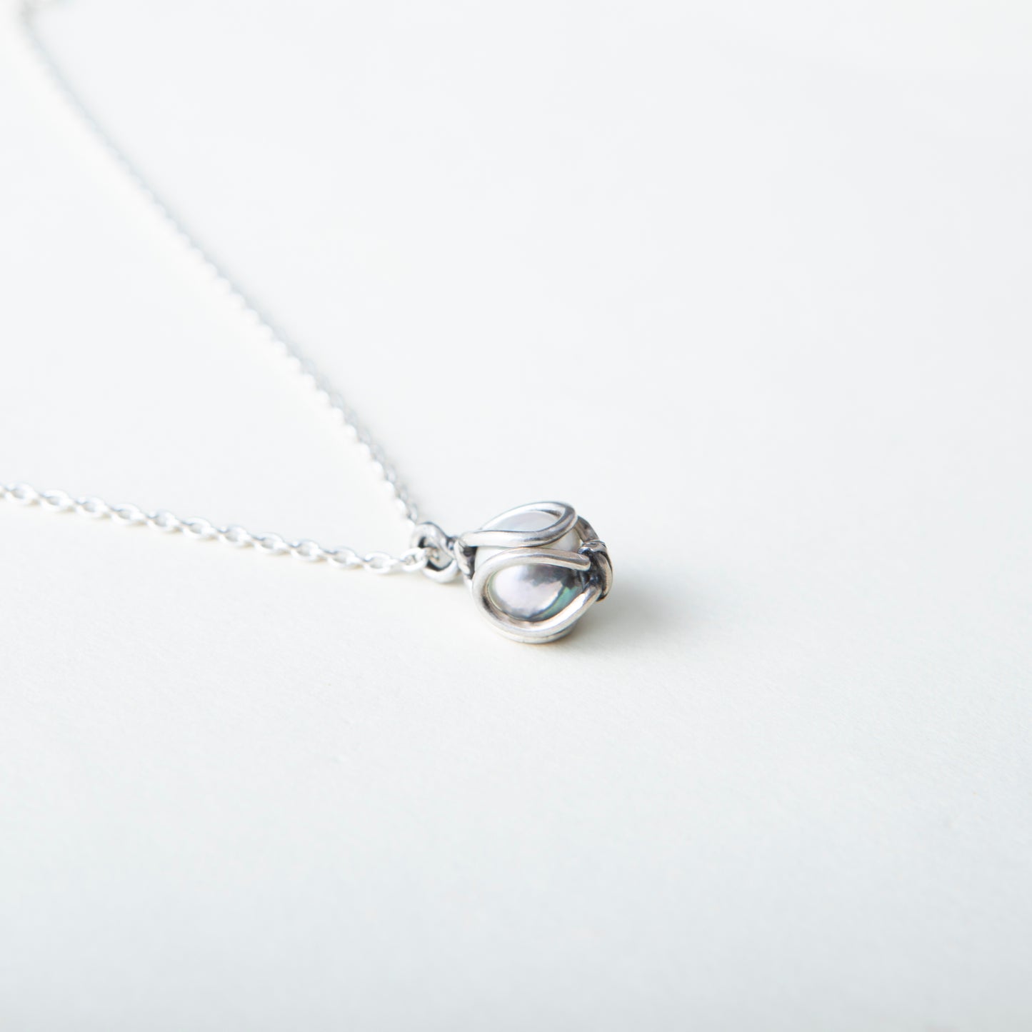 "Pearl in Ribbon" - Necklace