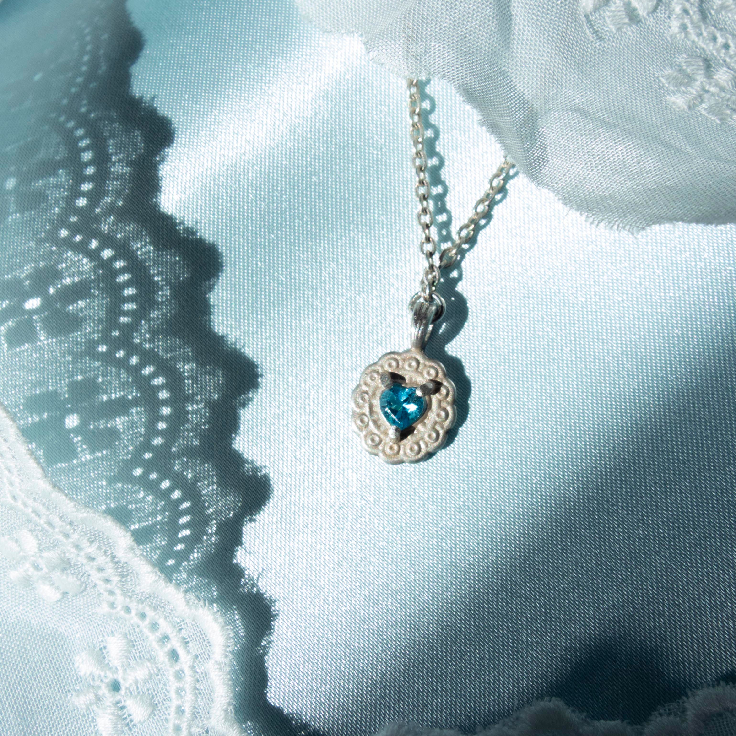 Hold Innocence -Blue Topaz-