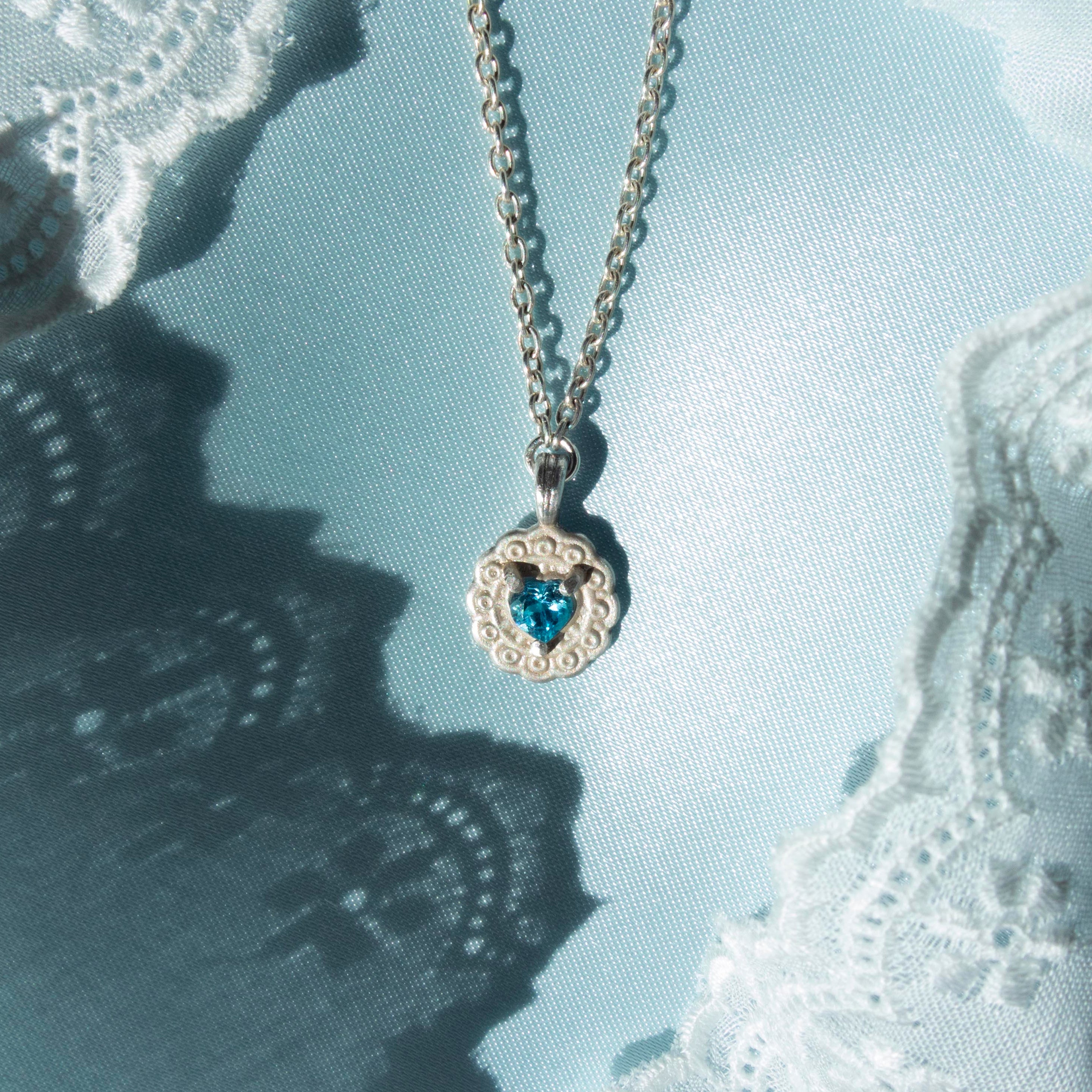Hold Innocence -Blue Topaz-