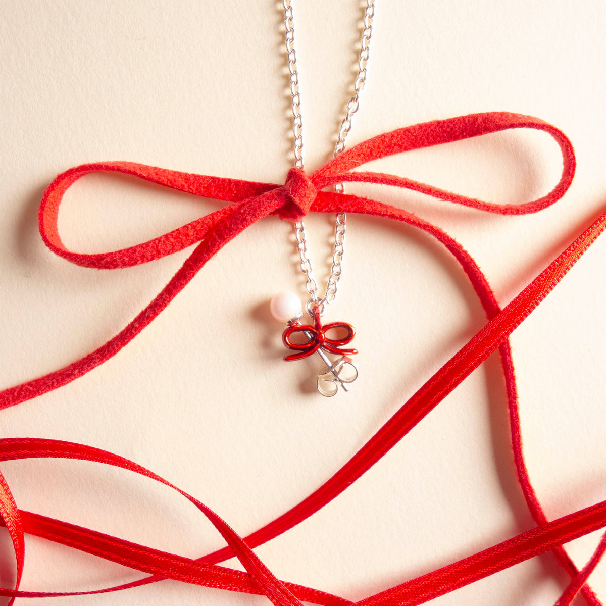 "Through the Ribbon -Pearl-" - Necklace & Pierce